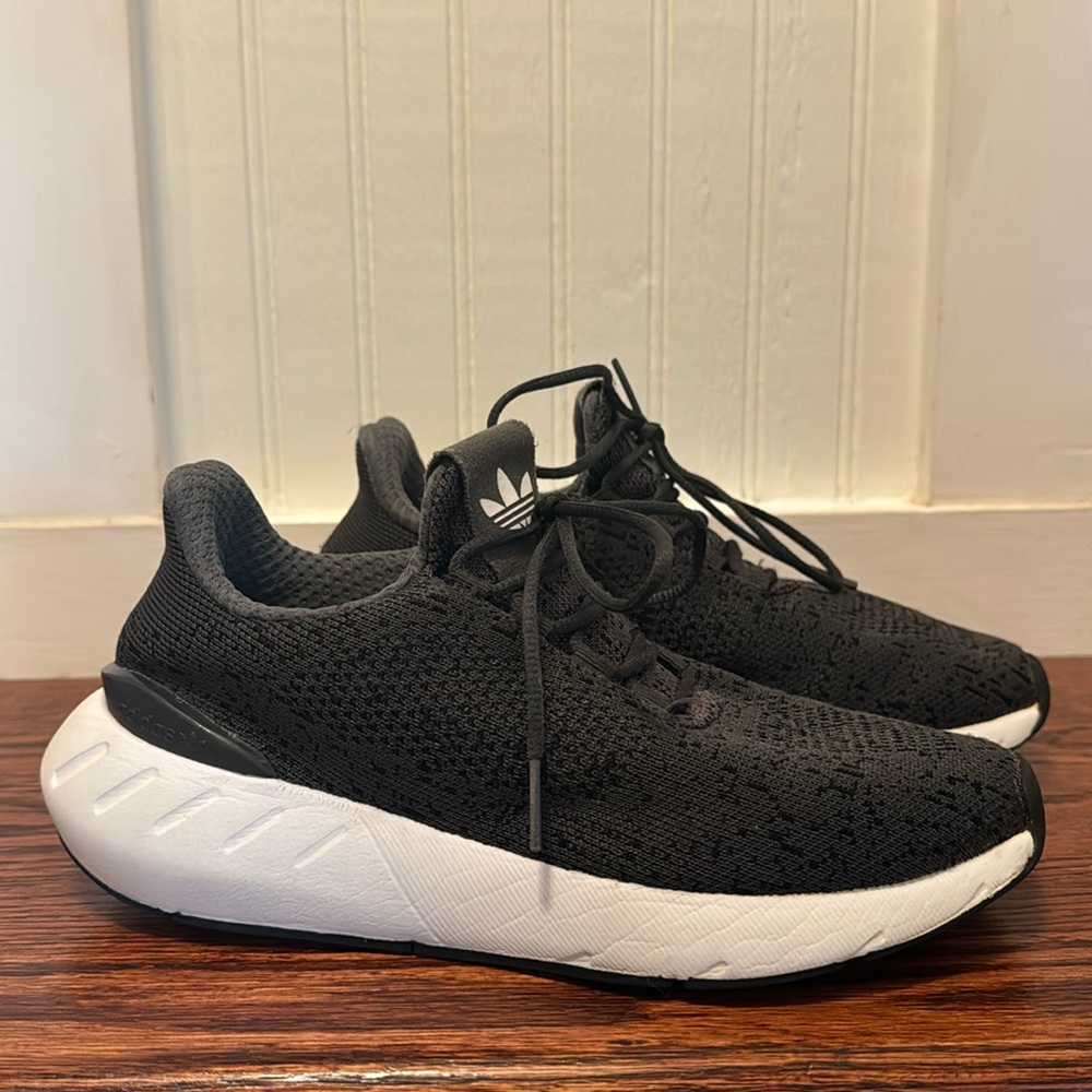 Adidas Sneakers